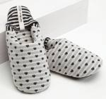 Pantuflas destalonada soft corazones negros de Oysho